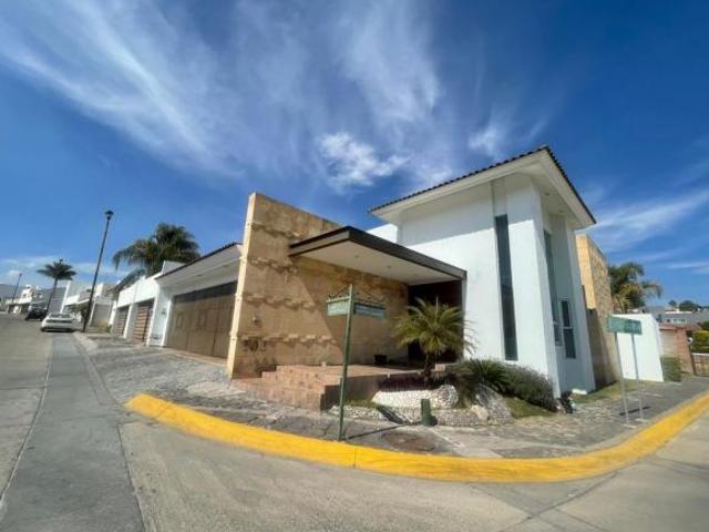 Casa en Jardines del Campestre