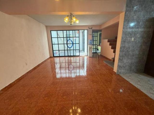CASA EN JARDINES 5TA SECCION 2 NIVELES, 170 M2 DE TERRENO