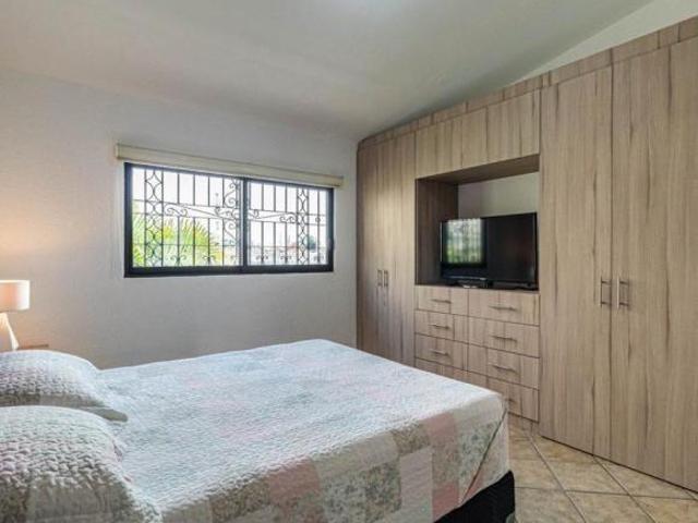 CASA EN ZONA DORADA CON DOBLE FILTRO SE SEGURIDAD