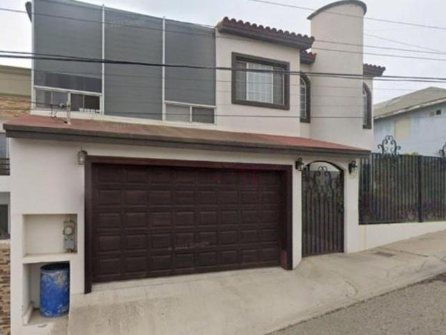 CASA EN LA MODERNA ENSENADA