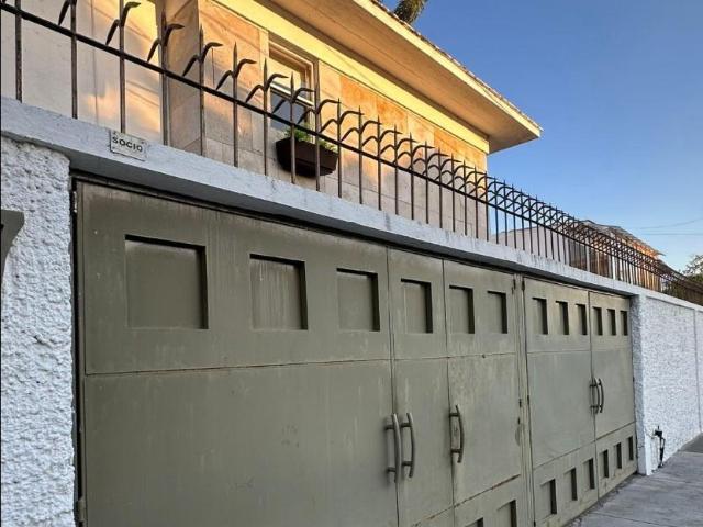 Casa en la Arbide con amplios espacios, ideal para notaria, Oficinas, escuela
