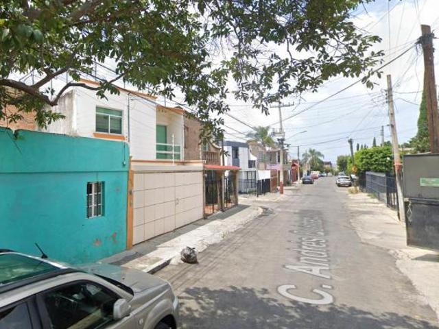 CASA EN LA GUADALUPANA EN REMATE