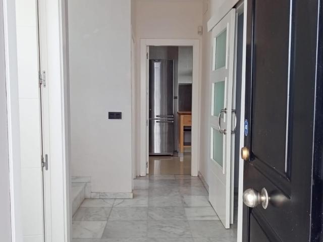 CASA EN LA LOCALIDAD DE BURGUILLOS CON PISCINA CLIMATIZADA Y JACUZZI
