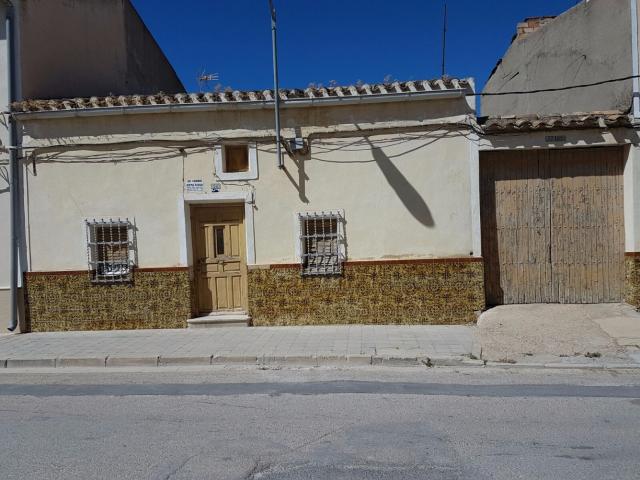 Casa en la Roda muy amplia para reformar y hacerla a su gusto