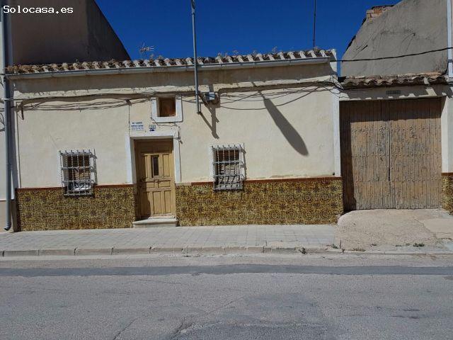 Casa en la Roda muy amplia para reformar y hacerla a su gusto