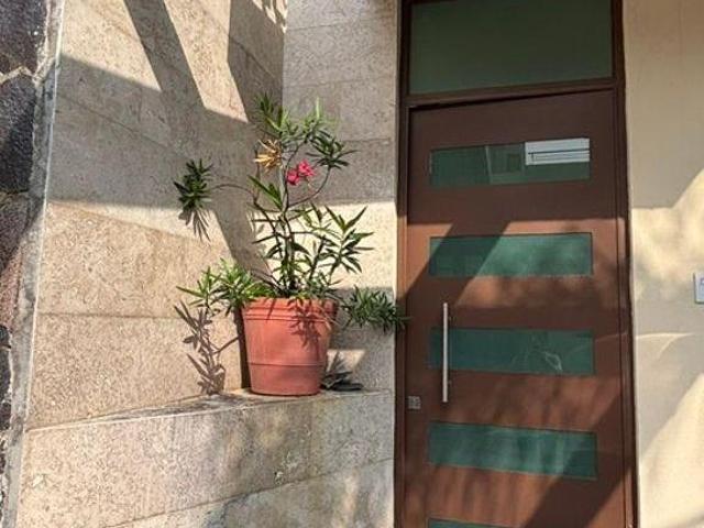 Casa en la Tijera con rec en planta baja, con hermosa terraza y jardín