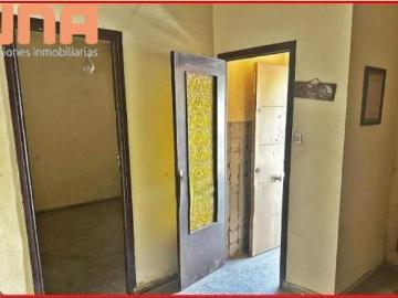 Casa en la Zona baja del Campo de la Verdad para reformar por entera
