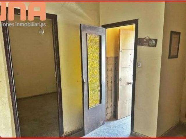 Casa en la Zona baja del Campo de la Verdad para reformar por entera