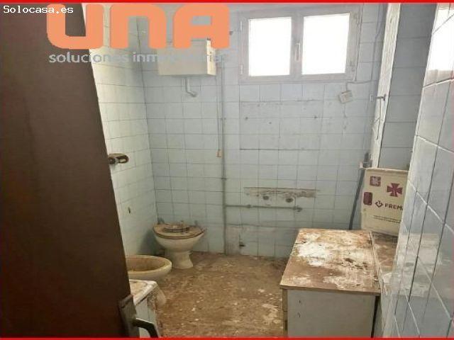 Casa en la Zona baja del Campo de la Verdad para reformar por entera