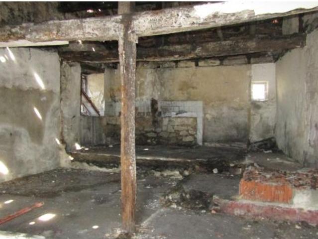 CASA EN LABARCES CON CUADRA Y TERRENO