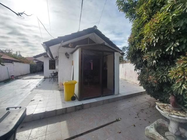 Casa en las condes con amplio terreno 434 mt2 en pleno barrio dominicos | 5 dormitorios por 11900.00 en Las Condes