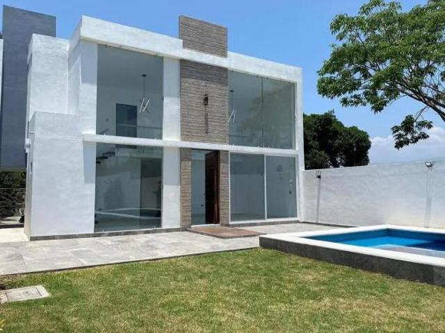 CASA EN LAS FINCAS