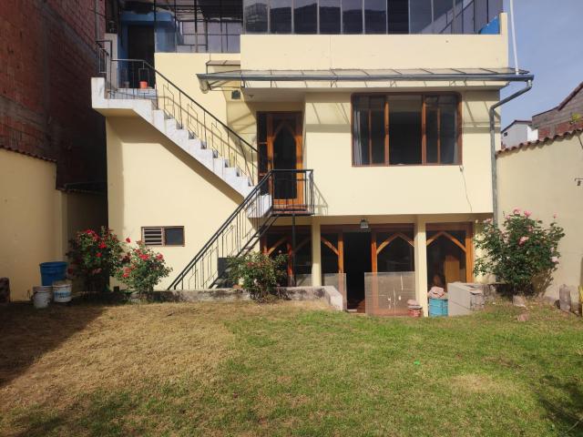 CASA EN LARAPA