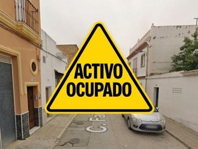 CASA EN LEBRIJA
