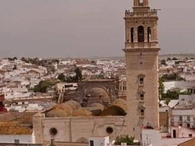 CASA EN LEBRIJA