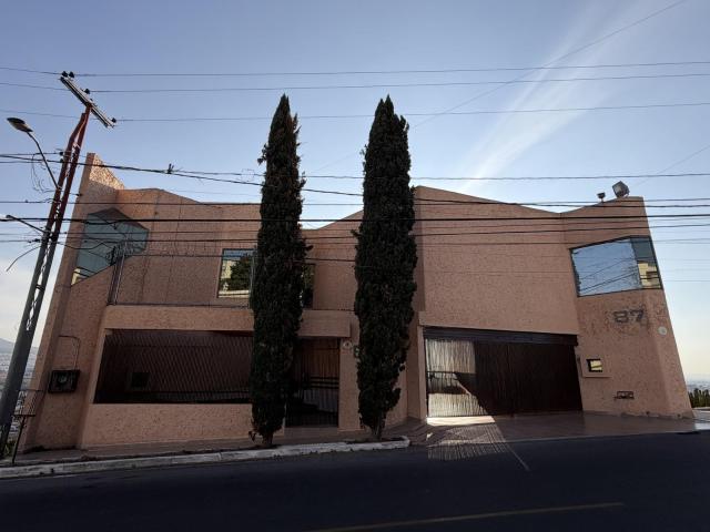 Casa en Loma Dorada