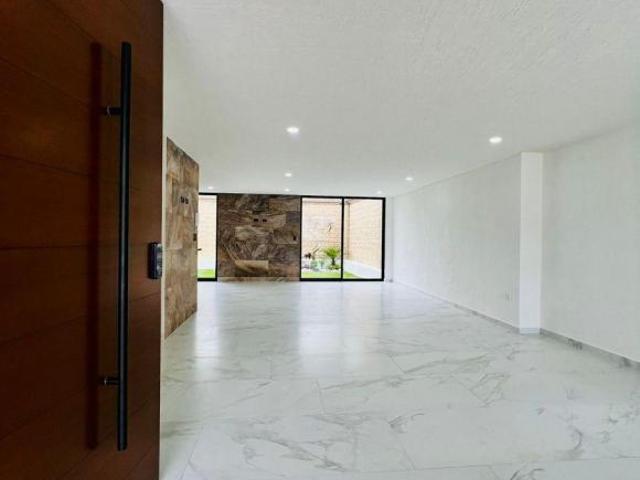 Casa en Lomas de Angelópolis, de 297 m² con 4 recámaras en venta en Loma de Angelópolis, Puebla