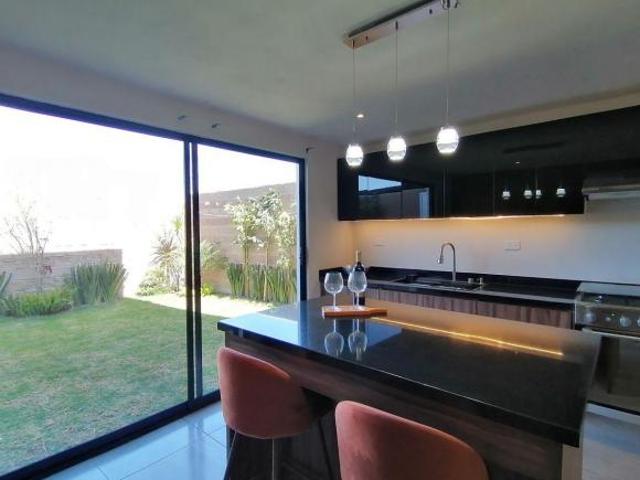 CASA EN LOMAS DE ANGELOPOLIS
