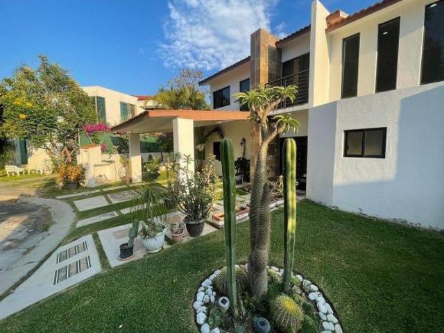 Casa en Lomas de Cocoyoc | Alberca Carril de Nado y Recámara Planta Baja