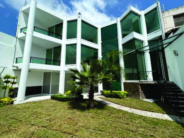 Casa en Lomas de Gran Jard?n con 3 rec?maras con A/C y cuarto de servicio con ba?o
