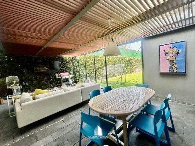 Casa en Venta en Lomas de la Herradura, calle cerrada con vigilancia y jardín