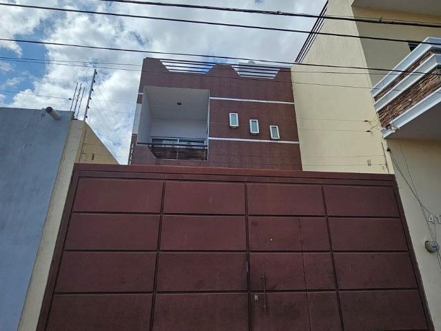 Casa en Lomas del Gallo | 363 m² Construcción | 4 Recámaras + Estudio | Gran Jar