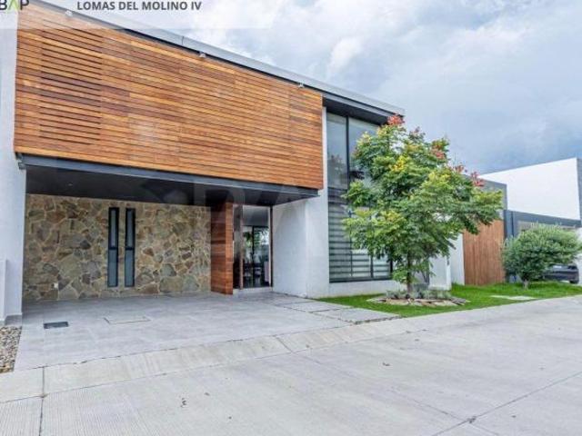 Casa en Lomas del Molino IV, diseñada para quienes buscan comodidad y estilo