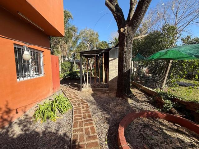 Casa en LORENZO CARO 4200
