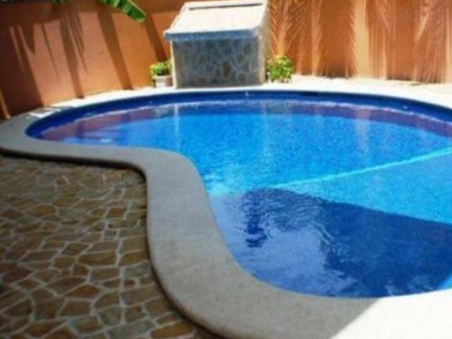 !CASA EN PUERTO VALLARTA SUPER AMPLIA, CON ALBERCA, ACABADOS DE LUJO Y EXCELENTE ZONA!