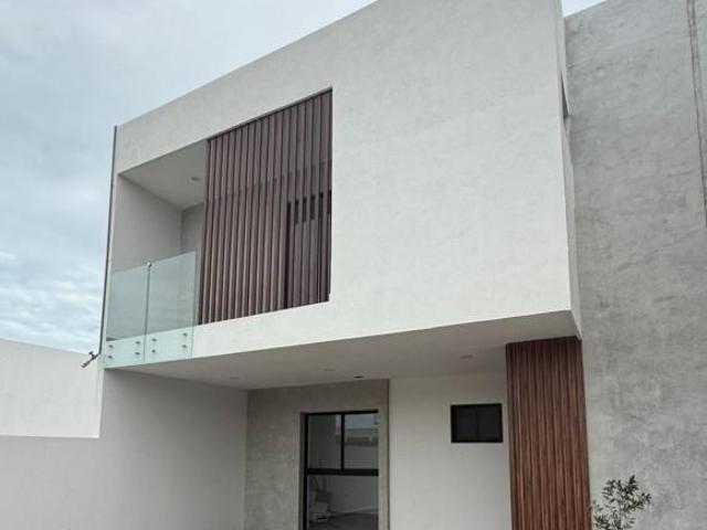 CASA EN PUNTO LOMAS
