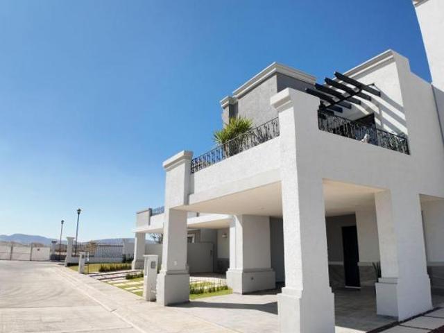 Casa en Pachuca con 4 recamaras y 1 en planta baja es lo que soñaste Señeros Residencial