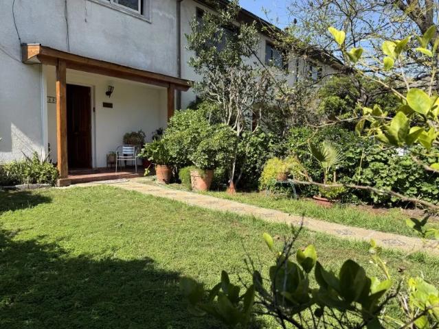 Casa en pasaje cerrado con piscina