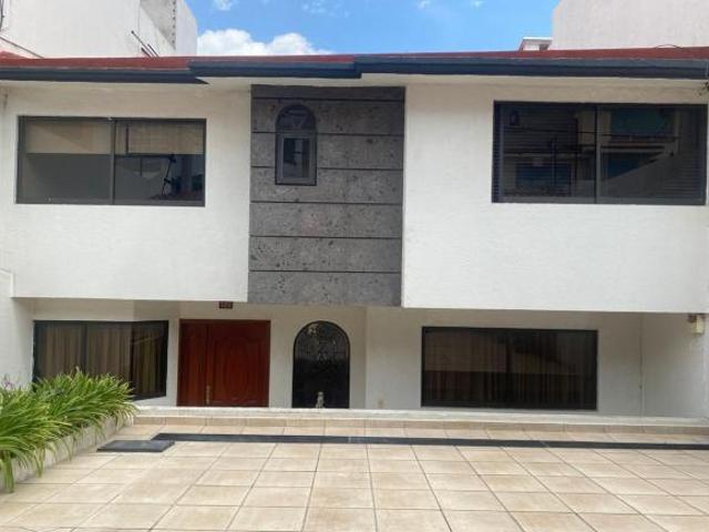 ¡Casa en Paseos del Bosque con amplios espacios y lujo en cada detalle!