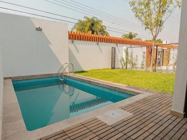 CASA EN PAR VIAL
