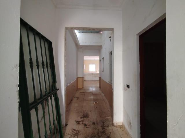CASA EN PARADA EN BUENA ZONA PARA REFORMAR