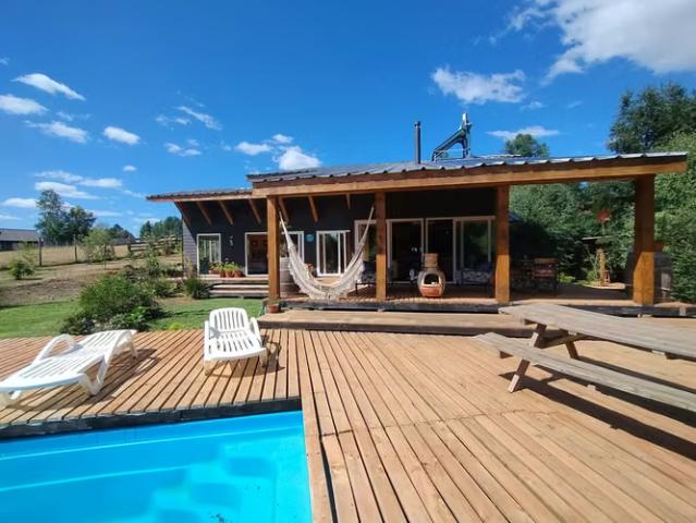 Casa en parcela 5900 m2 con piscina y casa de invitados | 4 dormitorios por 9900.00 en Máfil