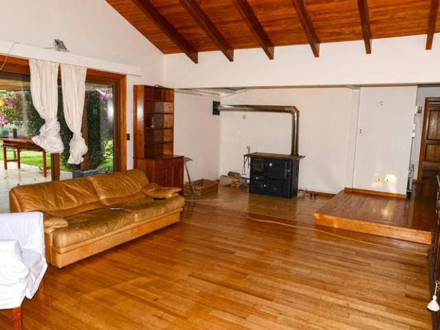 Casa en parcela con piscina, quincho y casa de visitas | 3 dormitorios por 8800.00 en Curacaví