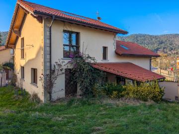 CASA EN PESUES