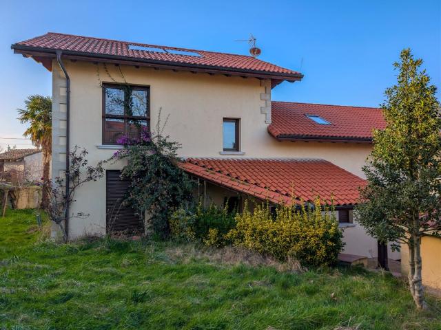 CASA EN PESUES