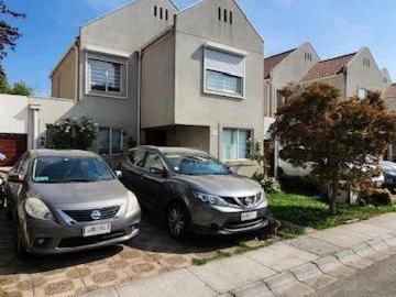 Casa en venta en Avenida Quebrada De Macul - Estacionamiento