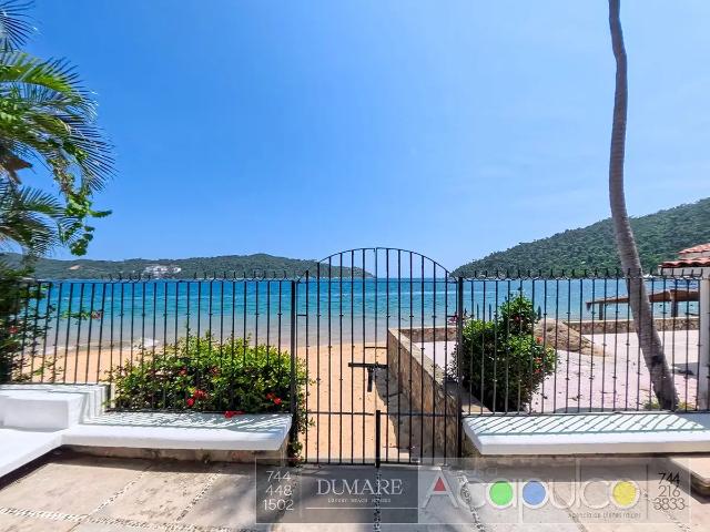 Casa en Pichilingue, Acapulco: Residencia en Venta, frente al mar