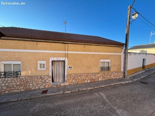 CASA EN PLANTA BAJA CON PATIO Y GARAJE