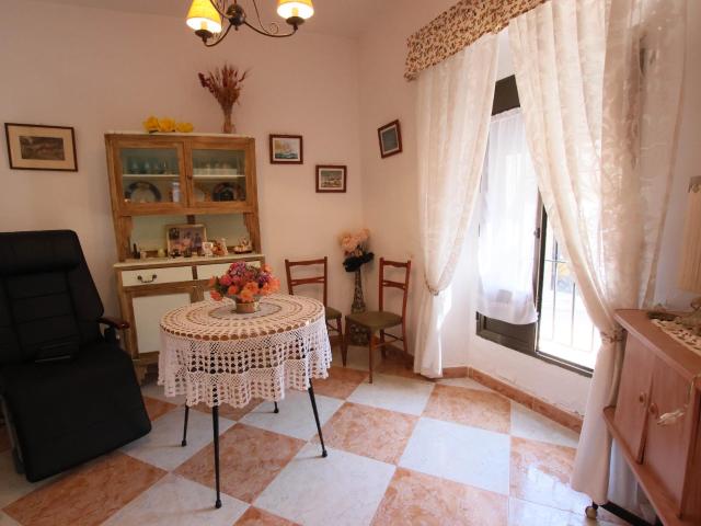 CASA EN PLANTA BAJA PARA ENTRAR A VIVIR, LOBÓN