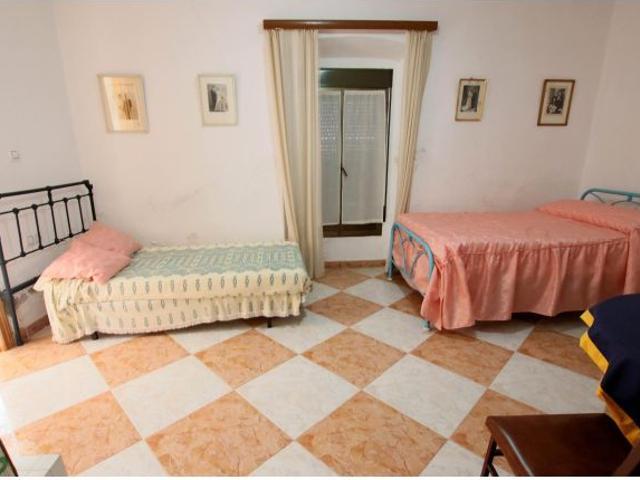 CASA EN PLANTA BAJA PARA ENTRAR A VIVIR, LOBÓN