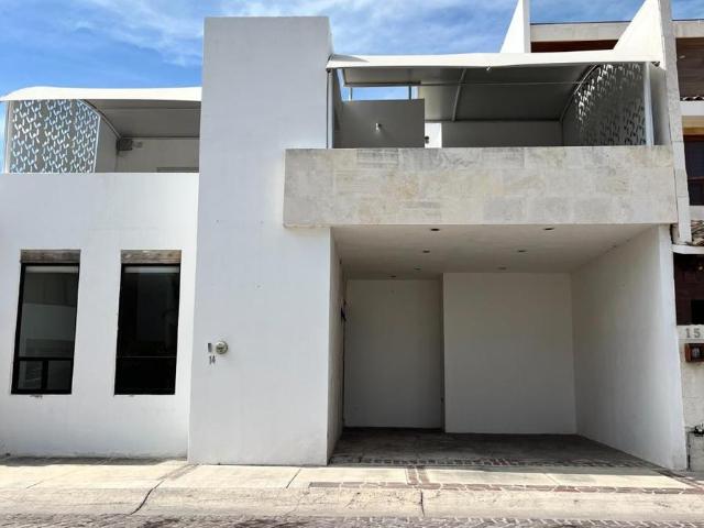 Casa en Planta Baja y Departamento en Planta Alta con entrada independiente