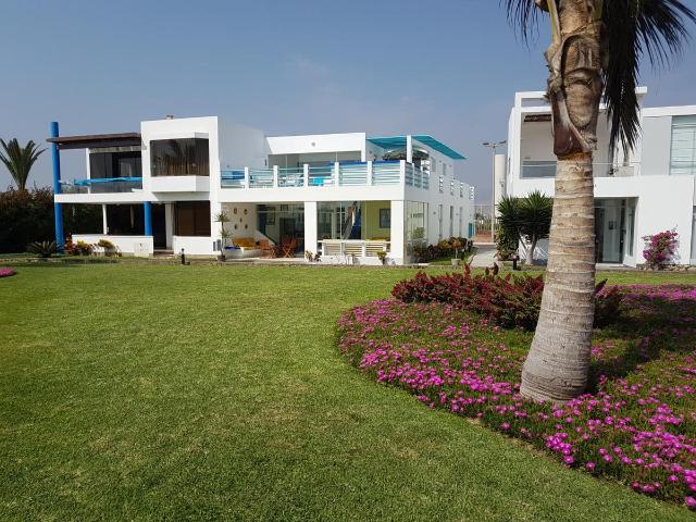 Casa en Playa Mar Azul Asia Km 97.5. 4 dormitorios, terraza, piscina. En venta o alquiler