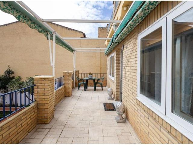 CASA EN PLENO CENTRO DE ARMILLA