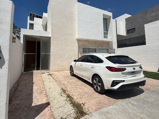Casa en praderas del Mayab con paneles solares !