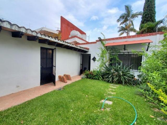 Casa en Prados de Cuernavaca, a una cuadra de Av. Domingo Diez