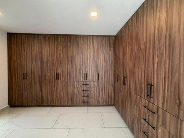 Casa en PRE VENTA en Lomas de Angelopolis III, 4 recamaras una en planta baja